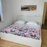 Haus Sonnenblume - 2 Wohnungen Mit Top Ausstattung - Nur 10 Min Bis Koblenz - Kostenlose Pkw Und Transporter Parkplaetze * Eitelborn