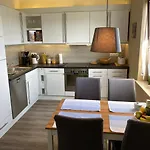 Apartman Haus Sonnenblume - 2 Wohnungen Mit Top Ausstattung - Nur 10 Min Bis Koblenz - Kostenlose Pkw Und Transporter Parkplaetze Eitelborn