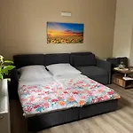 Haus Sonnenblume - 2 Wohnungen Mit Top Ausstattung - Nur 10 Min Bis Koblenz - Kostenlose Pkw Und Transporter Parkplaetze