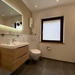 Haus Sonnenblume - 2 Wohnungen Mit Top Ausstattung - Nur 10 Min Bis Koblenz - Kostenlose Pkw Und Transporter Parkplaetze
