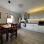 Apartman Haus Sonnenblume - 2 Wohnungen Mit Top Ausstattung - Nur 10 Min Bis Koblenz - Kostenlose Pkw Und Transporter Parkplaetze Eitelborn