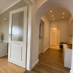 Haus Sonnenblume - 2 Wohnungen Mit Top Ausstattung - Nur 10 Min Bis Koblenz - Kostenlose Pkw Und Transporter Parkplaetze *