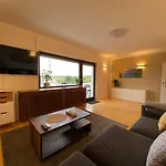 Haus Sonnenblume - 2 Wohnungen Mit Top Ausstattung - Nur 10 Min Bis Koblenz - Kostenlose Pkw Und Transporter Parkplaetze * Eitelborn