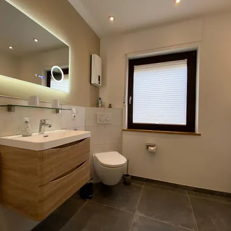 Haus Sonnenblume - 2 Wohnungen Mit Top Ausstattung - Nur 10 Min Bis Koblenz - Kostenlose Pkw Und Transporter Parkplaetze
