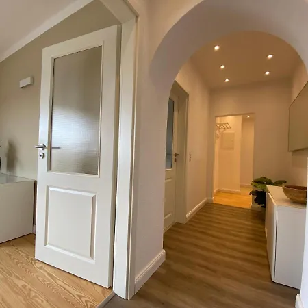 Haus Sonnenblume - 2 Wohnungen Mit Top Ausstattung - Nur 10 Min Bis Koblenz - Kostenlose Pkw Und Transporter Parkplaetze *