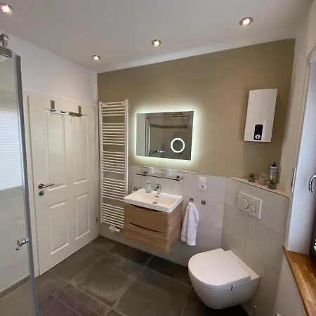 Grosse Ferienwohnung Mit Parkplaetzen Und Top Ausstattung - Nur 15 Min Bis Koblenz