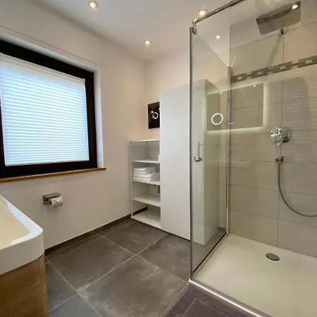 Haus Sonnenblume - 2 Wohnungen Mit Top Ausstattung - Nur 10 Min Bis Koblenz - Kostenlose Pkw Und Transporter Parkplaetze Eitelborn